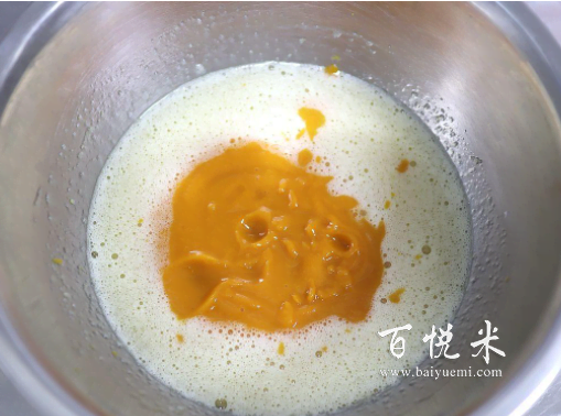 2個(gè)雞蛋做11杯蛋糕,不打發(fā)雞蛋不放黃油,拌一拌就烤蓬松暄軟